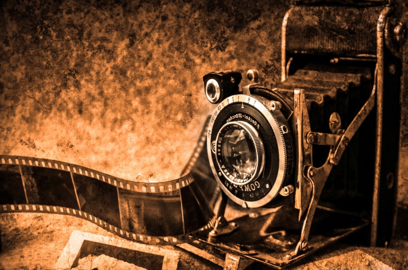 photographe-LA CRAU-min_light-wood-night-camera-photography-vintage-1245236-pxhere.com